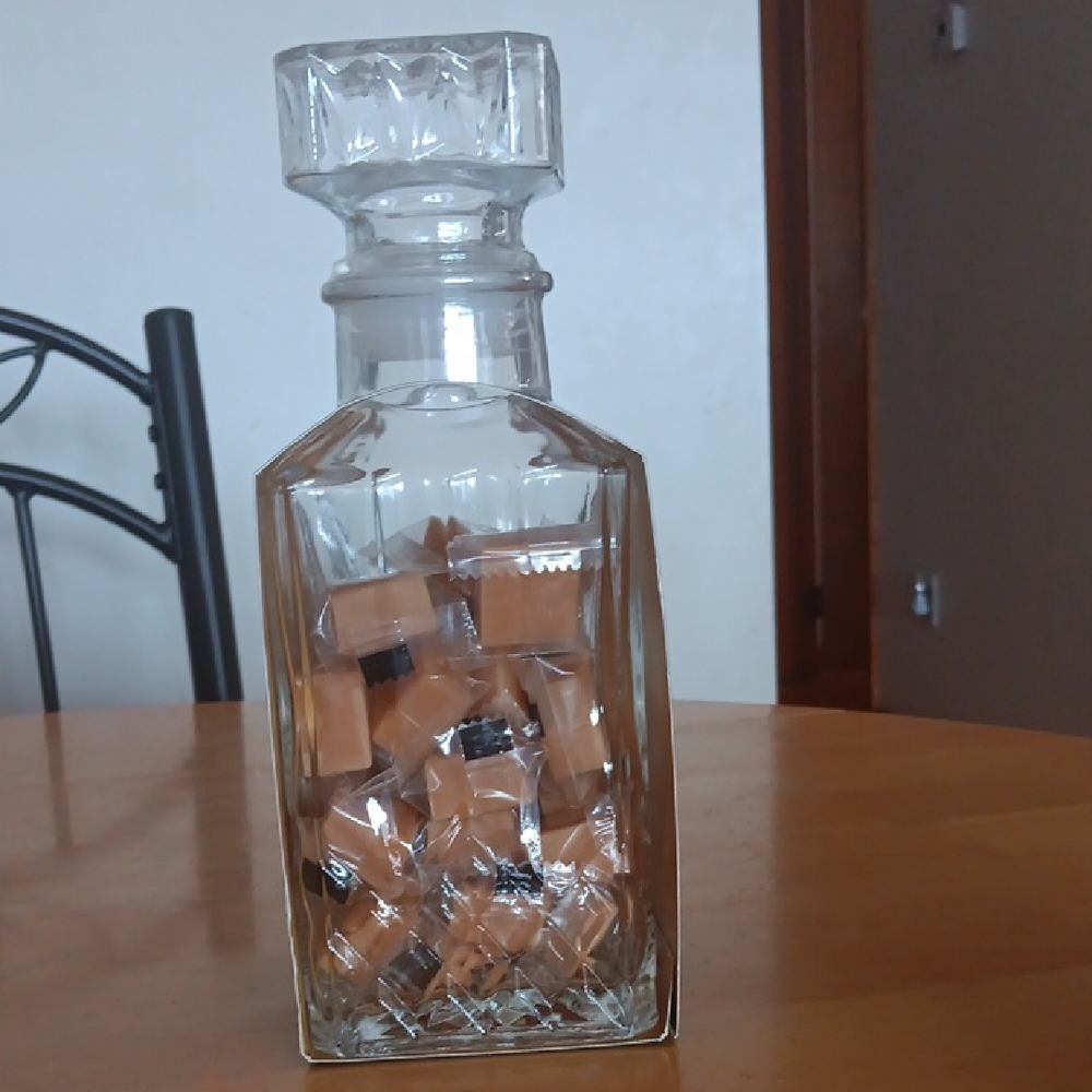Whiskey Or Bourbon Fudge In Glass Decantor NWT - Picture 3 of 5